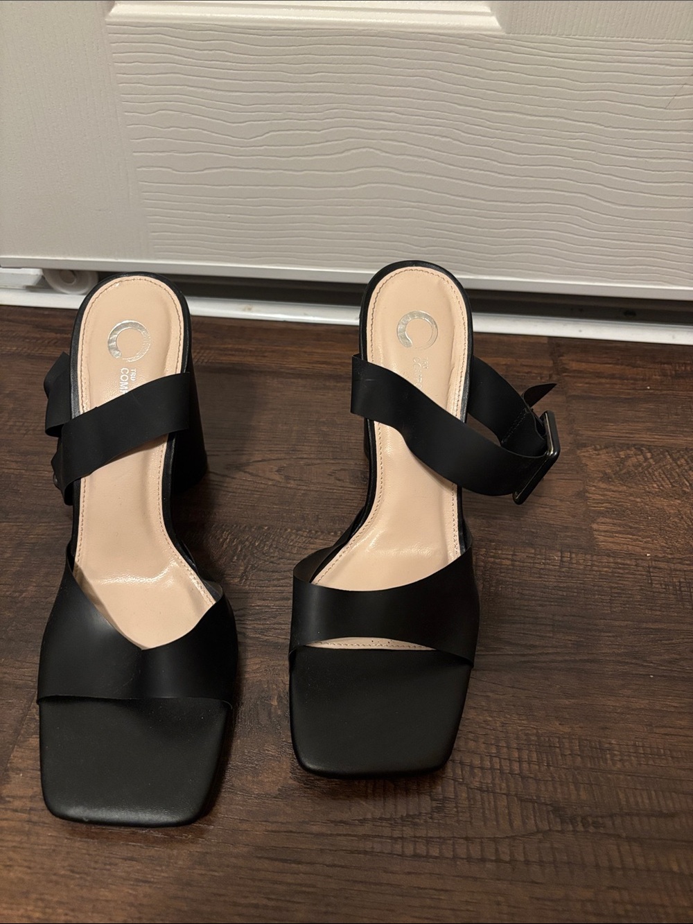 comfortview Black Crisscross Strap Square-Toe Heels